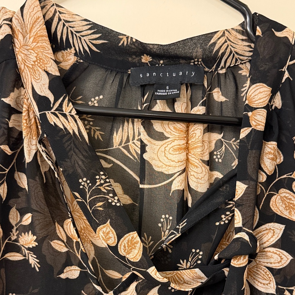 Sanctuary Black and Cream Floral Blouse - Size Small - Picture 2 of 4